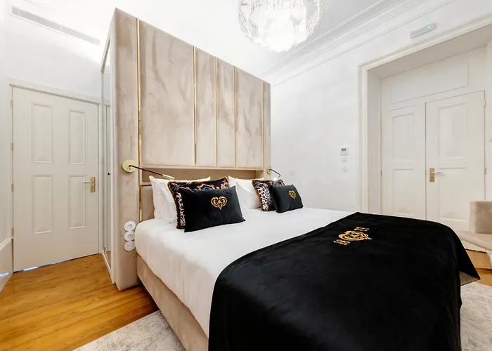  1877 Estrela Palace